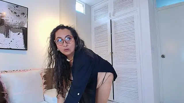 AlessandraLeroy online show from 06/03/26, 02:33