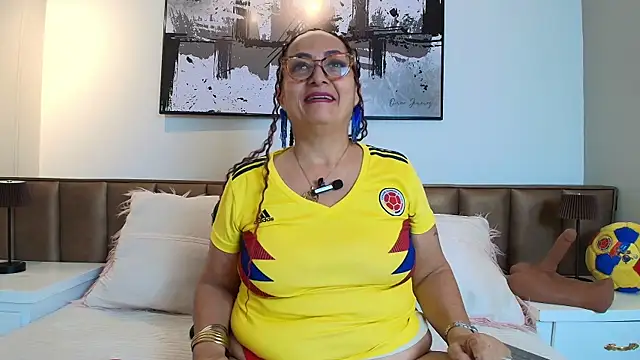 AlessandraLeroy online show from 06/17/26, 12:07