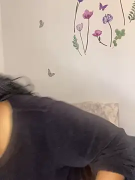 Snapshot of Nahomy_gree chatting on 11/17/25, 05:02 Nahomy gree online show from 11/17/25, 05:02