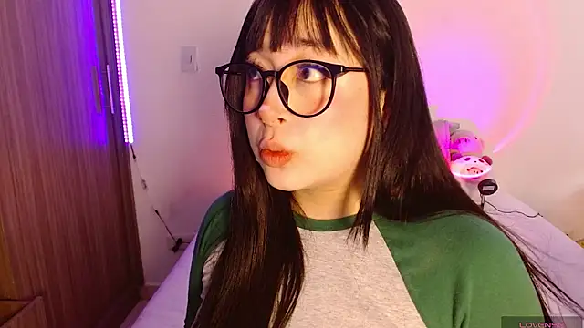 Snapshot of Oliviargf chatting on 03/23/26, 12:20 Oliviargf online show from 03/23/26, 12:20