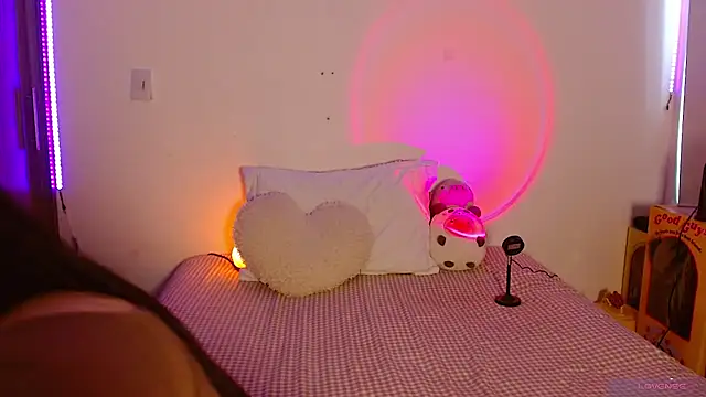 Snapshot of Oliviargf chatting on 04/21/26, 12:22 Oliviargf online show from 04/21/26, 12:22