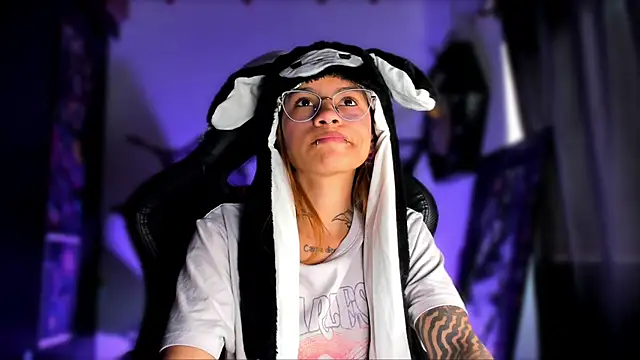 Snapshot of sofiafenty chatting on 10/04/25, 02:26 sofiafenty online show from 10/04/25, 02:26