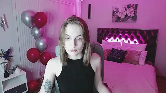 Snapshot of _Vikky_Moon_ chatting on 03/08/25, 01:28 Vikky Moon online show from 03/08/25, 01:28