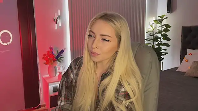 OhMyEmma online show from 10/11/25, 01:16