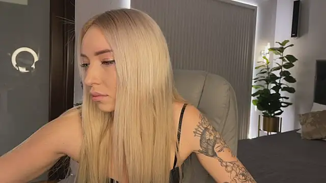 Snapshot of OhMyEmma chatting on 01/14/26, 01:22 OhMyEmma online show from 01/14/26, 01:22