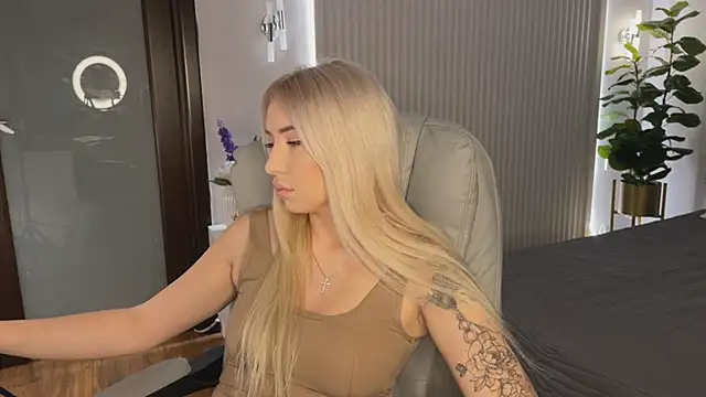 Snapshot of OhMyEmma chatting on 01/16/26, 12:58 OhMyEmma online show from 01/16/26, 12:58