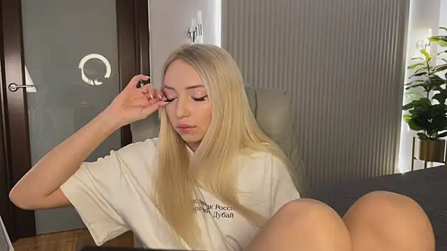 Snapshot of OhMyEmma chatting on 02/05/26, 01:32 OhMyEmma online show from 02/05/26, 01:32