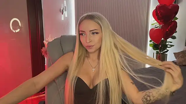 Snapshot of OhMyEmma chatting on 02/19/26, 01:01 OhMyEmma online show from 02/19/26, 01:01