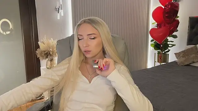 Snapshot of OhMyEmma chatting on 02/20/26, 01:13 OhMyEmma online show from 02/20/26, 01:13