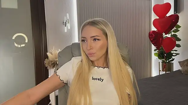 Snapshot of OhMyEmma chatting on 02/25/26, 12:53 OhMyEmma online show from 02/25/26, 12:53