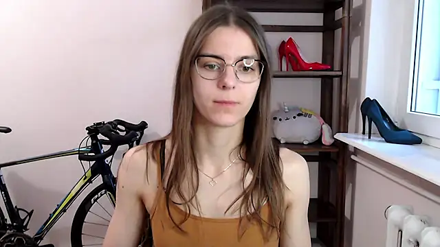 Snapshot of love_megi chatting on 12/20/25, 07:26 love megi online show from 12/20/25, 07:26