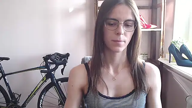 Snapshot of love_megi chatting on 03/05/26, 01:29 love megi online show from 03/05/26, 01:29