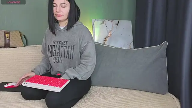 Charlotte Woods online show from 10/03/25, 04:31