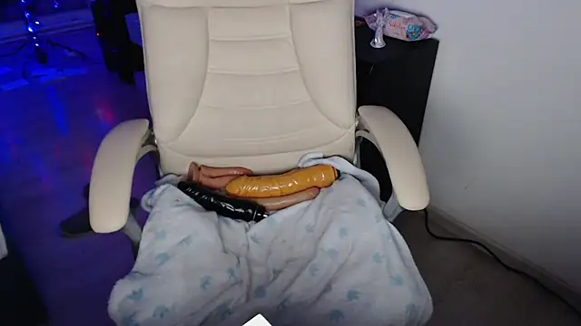 ElssaRush online show from 12/17/25, 06:25