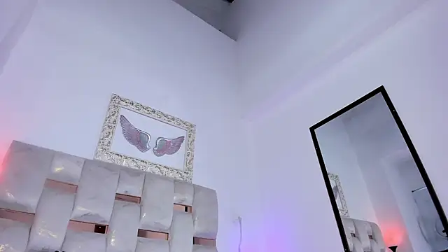 Lola Blondie online show from 12/17/25, 12:33