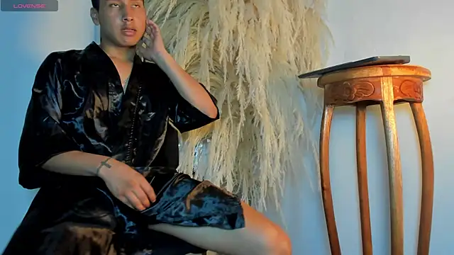 Snapshot of cristhal_sexy chatting on 03/14/25, 02:30 cristhal sexy online show from 03/14/25, 02:30