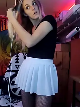 Snapshot of AlicePayne chatting on 12/16/25, 04:17 AlicePayne online show from 12/16/25, 04:17