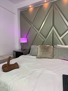 AlesiaCooper online show from 12/15/25, 08:02