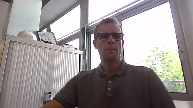 Snapshot of Simon_76 chatting on 09/19/25, 04:29 Simon 76 online show from 09/19/25, 04:29