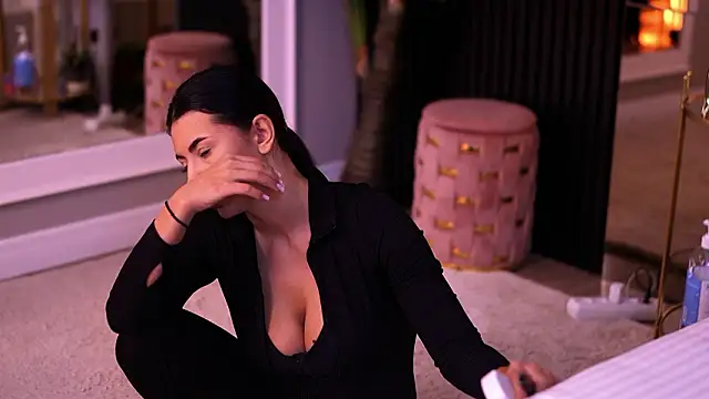 Snapshot of TanyaVonDe chatting on 03/17/26, 06:00 TanyaVonDe online show from 03/17/26, 06:00