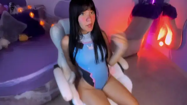 Snapshot of auroracute02 chatting on 10/17/25, 01:03 auroracute02 online show from 10/17/25, 01:03