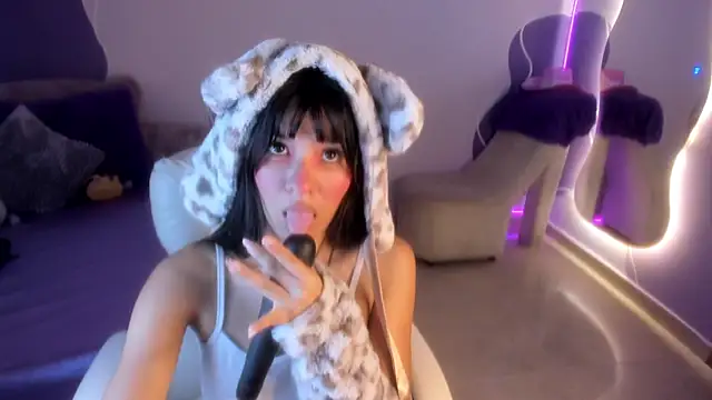 Snapshot of auroracute02 chatting on 12/01/25, 01:27 auroracute02 online show from 12/01/25, 01:27