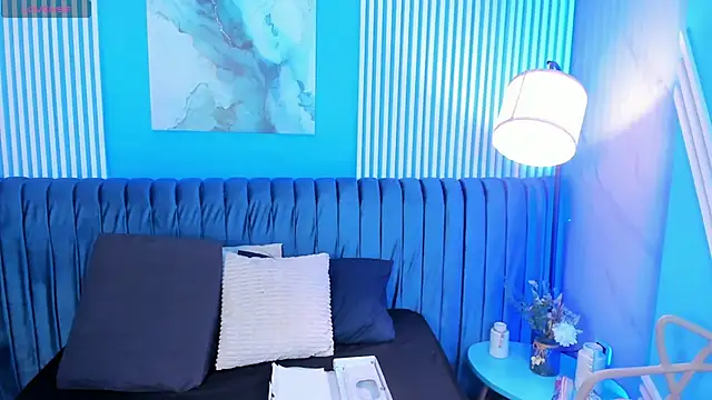 Snapshot of roxy_hell chatting on 10/25/25, 12:34 roxy hell online show from 10/25/25, 12:34