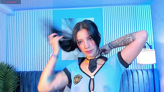 Snapshot of roxy_hell chatting on 11/11/25, 12:05 roxy hell online show from 11/11/25, 12:05