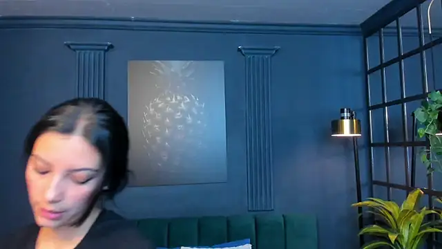 roxy hell online show from 02/07/26, 12:20