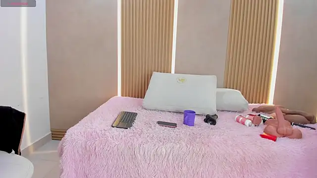 stephany summer online show from 05/01/26, 08:24