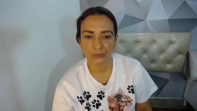 Milf-Prettyboobs online show from 11/20/25, 10:37