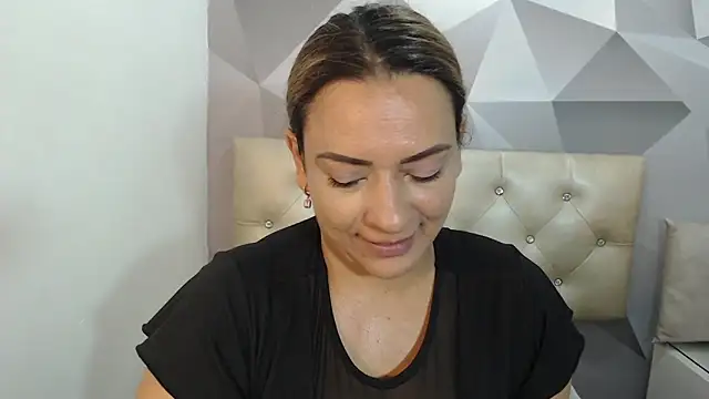 Snapshot of Milf-Prettyboobs chatting on 04/10/26, 10:53 Milf-Prettyboobs online show from 04/10/26, 10:53