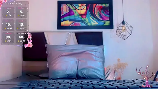 Snapshot of alexsandra_kiss chatting on 10/28/25, 11:14 alexsandra kiss online show from 10/28/25, 11:14