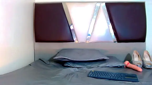 Snapshot of alexsandra_kiss chatting on 11/06/25, 11:22 alexsandra kiss online show from 11/06/25, 11:22