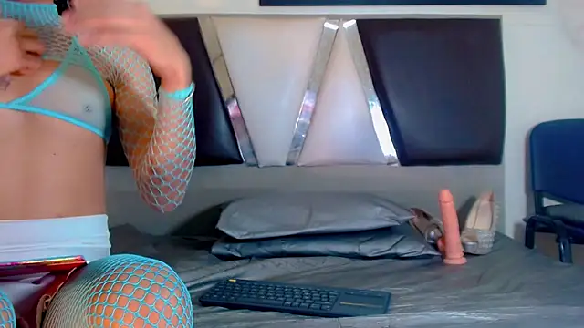 Snapshot of alexsandra_kiss chatting on 11/14/25, 11:31 alexsandra kiss online show from 11/14/25, 11:31