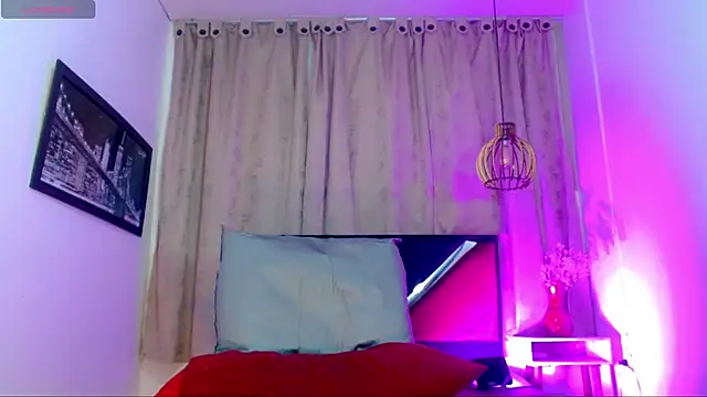 Snapshot of alexsandra_kiss chatting on 05/28/26, 11:29 alexsandra kiss online show from 05/28/26, 11:29