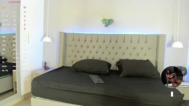 Snapshot of Emiliana_Rios chatting on 09/22/25, 12:45 Emiliana Rios online show from 09/22/25, 12:45