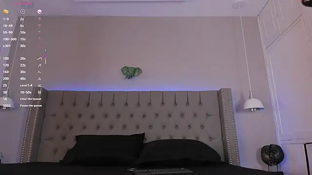 Snapshot of Emiliana_Rios chatting on 10/28/25, 03:54 Emiliana Rios online show from 10/28/25, 03:54