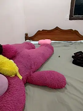 Snapshot of priya_00143 chatting on 05/09/26, 04:12 priya 00143 online show from 05/09/26, 04:12
