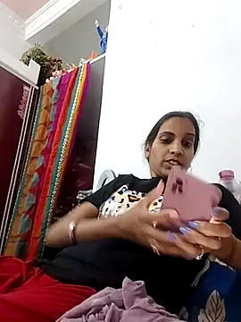 Hotty-Nidhi online show from 04/05/26, 04:59