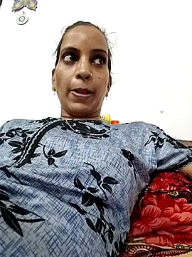 Snapshot of Hotty-Nidhi chatting on 05/20/26, 04:40 Hotty-Nidhi online show from 05/20/26, 04:40