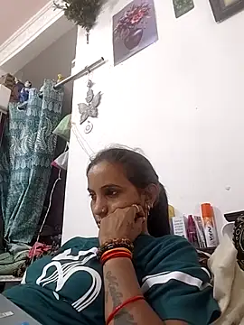 Snapshot of Hotty-Nidhi chatting on 06/15/26, 01:46 Hotty-Nidhi online show from 06/15/26, 01:46