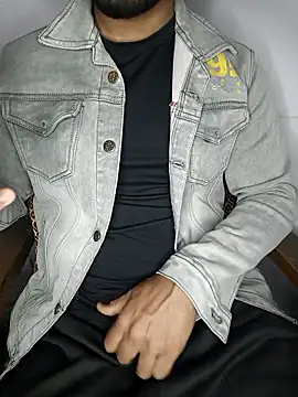 Snapshot of HARSHHU01 chatting on 01/11/26, 04:45 HARSHHU01 online show from 01/11/26, 04:45