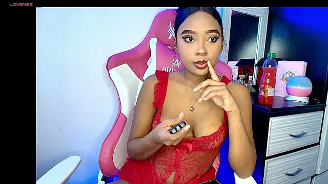 Snapshot of charlotte_walker1 chatting on 12/03/25, 07:12 charlotte walker1 online show from 12/03/25, 07:12