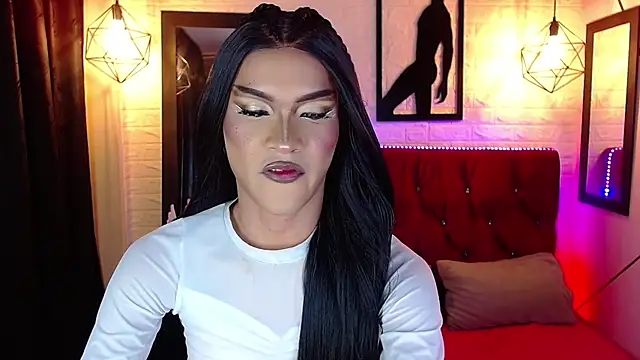 agatha rodriguez online show from 11/25/25, 02:06