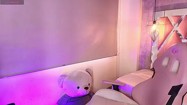 adara evanss online show from 11/25/25, 06:30