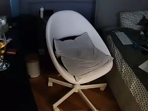 Snapshot of SavagesGN chatting on 11/24/25, 02:17 SavagesGN online show from 11/24/25, 02:17