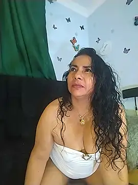 AlexaNovoa  online show from 06/05/26, 01:45
