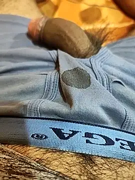 Snapshot of pmr1997 chatting on 10/24/25, 05:42 pmr1997 online show from 10/24/25, 05:42