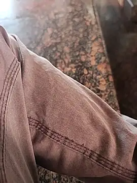 Snapshot of pmr1997 chatting on 12/14/25, 02:22 pmr1997 online show from 12/14/25, 02:22